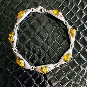 GREEN BALTIC AMBER STERLING SILVER LINK BRACELET